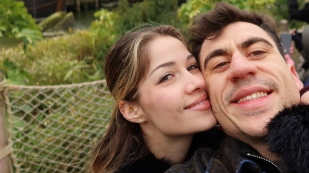 Στυλιάνα Αβερκίου: Απαθανατίζει τον Φειδία Παναγιώτου σε πρόβα ζεϊμπέκικου εν όψει του γάμου τους [βίντεο]